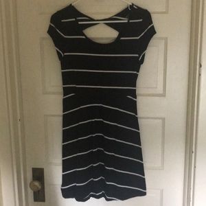 SO T-Shirt Dress w/cutout